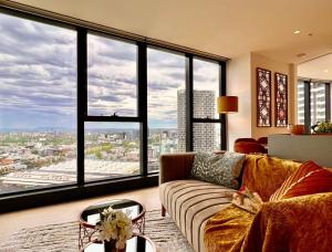 Posezení v ubytování Highrise Best Location 2 Bedrooms & 2 Bathrooms + 37 fotografií