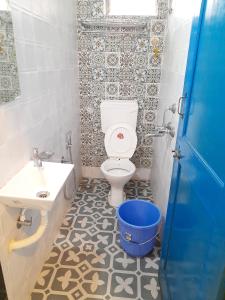 a bathroom with a toilet and a sink at Olive Garden Apartment in Candolim