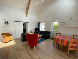 a living room with a table and chairs at La Mauvernière, 2 gîtes indépendants, 1 grande piscine extérieure, jardin arboré in Descartes