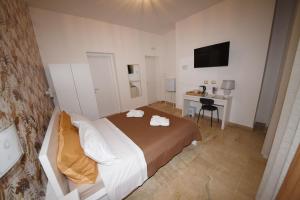 En eller flere senge i et værelse på Maralbé Guest House