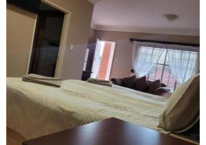 Postel nebo postele na pokoji v ubytování Mumo Lodge + 19 fotografií