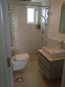 a bathroom with a shower and a toilet and a sink at Sifah Inn in As Sīfah