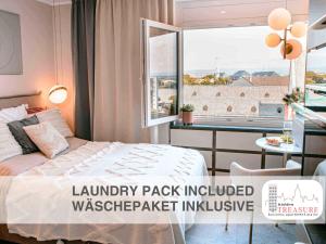 Giường trong phòng chung tại Hidden Treasure Apartment Mainz - Old Town, Business & Wine Stay +37 ảnh