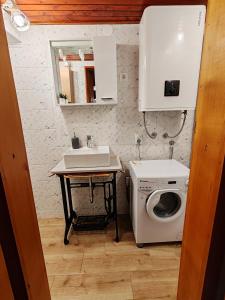Kúpeľňa v ubytovaní Studio apartment Bertolina, 50m from sea