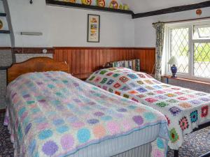 a bedroom with two beds and a window at Green Shutters in Harmston