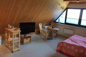 TV a/nebo společenská místnost v ubytování "Fewo-Ulla-02" Ferienwohnung im OG