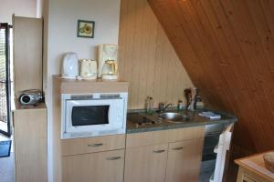 Kuchyň nebo kuchyňský kout v ubytování "Fewo-Ulla-02" Ferienwohnung im OG