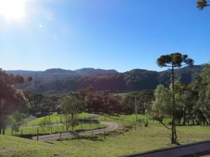 a winding road in a park with a tree at Refúgio da Montanha in Urubici