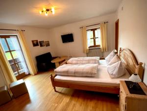 Postel nebo postele na pokoji v ubytování Ferienhaus Daxenberger