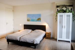 Postel nebo postele na pokoji v ubytování Strand Appartementen Wemeldinge