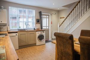 a kitchen with a washer and dryer in a house at Ironmasters House in Ironbridge