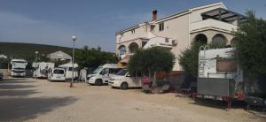 Galeriebild der Unterkunft Camping Sukošan Beach in Sukošan