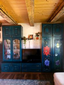 a blue cabinet with flowers painted on it at Art Village in Kremna