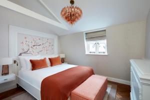 Postel nebo postele na pokoji v ubytování 2 Chesham Hotel