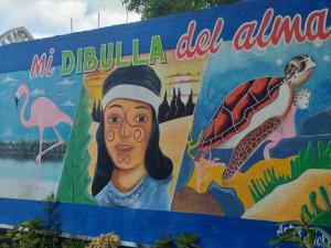 un murale di una donna e animali su un muro di Habitación Dibulla la Guajira a Dibulla
