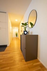 Fotografie z fotogalerie ubytování Special EiNSTEiN II Apartment Basel, Messe Kleinbasel 10-STAR v Basileji