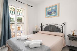 a bedroom with a bed with two towels on it at Reliquia 3 in Novo Sancti Petri +13 photos