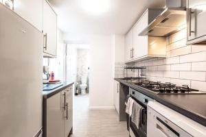 Kuhinja oz. manjša kuhinja v nastanitvi Modern House in Central Southampton with Parking