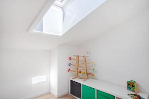 a room with white walls and a skylight at Im Spatzennest in Inzell