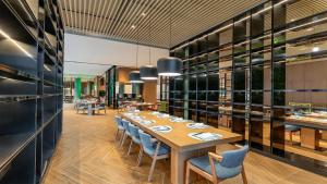 银川阅海逸衡酒店餐厅或其他用餐的地方