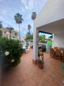 The Best House Tenerife Habitaciones Compartidas的阳台或露台