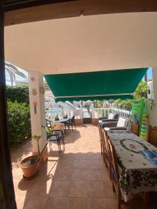 The Best House Tenerife Habitaciones Compartidas的阳台或露台