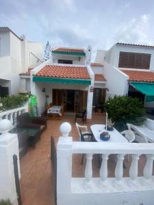 The Best House Tenerife Habitaciones Compartidas的阳台或露台