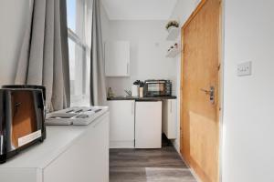 A kitchen or kitchenette at Studio 2- Archway Station