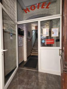 a store entrance with a hotel sign on the door at Résidence Richemond in Marseille