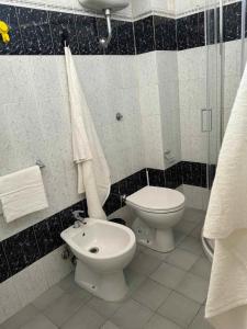 a bathroom with a toilet and a bidet at Casa Peppo in Marciana
