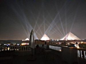 Foto Kairos asuva majutusasutuse Explore Stars Pyramids View galeriist