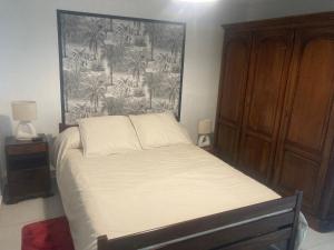 Кровать или кровати в номере Autour des palmiers