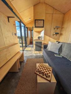 The Coppleridge Inn, Eco-friendly cabins in the Dorset countryside with heating and hot water tesisinde bir oturma alanı