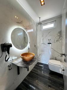 Koupelna v ubytování Luciano Hotel