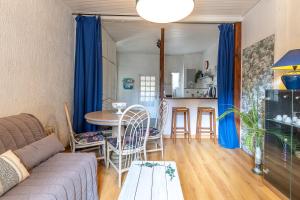 Χώρος καθιστικού στο Pieds dans l'eau à Plage des Dames +19 φωτογραφίες