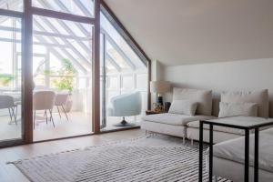 Posezení v ubytování GuestReady - Modernised cottage in Monkstown + 37 fotografií
