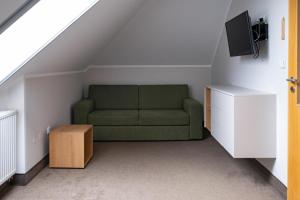 Telewizja i/lub zestaw kina domowego w obiekcie Relax Hotel Stork
