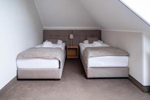 Łóżko lub łóżka w pokoju w obiekcie Relax Hotel Stork