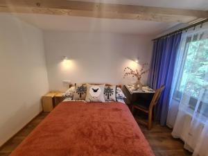 Posteľ alebo postele v izbe v ubytovaní Apartamenty U Samków