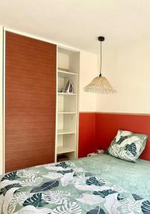 a bedroom with a bed and a red wall at Appartement in Fort-de-France