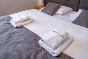 Łóżko lub łóżka w pokoju w obiekcie Relax Hotel Stork