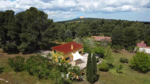 an aerial view of a house with a red roof at Casina al Castello - Natura e Relax in Castel del Monte