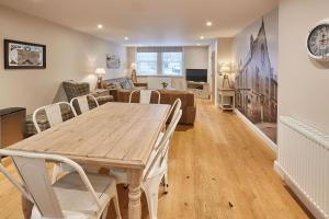 TV a/nebo společenská místnost v ubytování Columbo Cottage