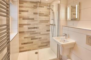 Koupelna v ubytování Columbo Cottage