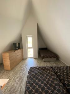 Postelja oz. postelje v sobi nastanitve Apartman Leona F3
