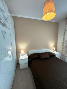 Een bed of bedden in een kamer bij Elegante Appartamento Lungomare Kennedy