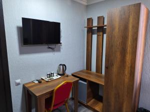 TV in/ali zabaviščno središče v nastanitvi Hotel Georgian