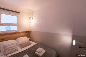 a bedroom with a bed and a window and a lamp at Résidence CasaBianca Porticcio - Roccapina in Porticcio
