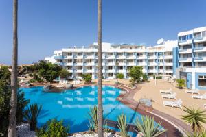 a hotel with a swimming pool and a resort at Estudio Alma in San Miguel de Abona