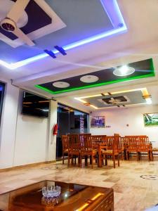 מסעדה או מקום אחר לאכול בו ב-Lashari Resort